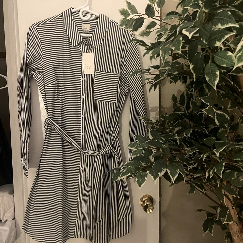 👗 NWT Striped Tie Dress 👗